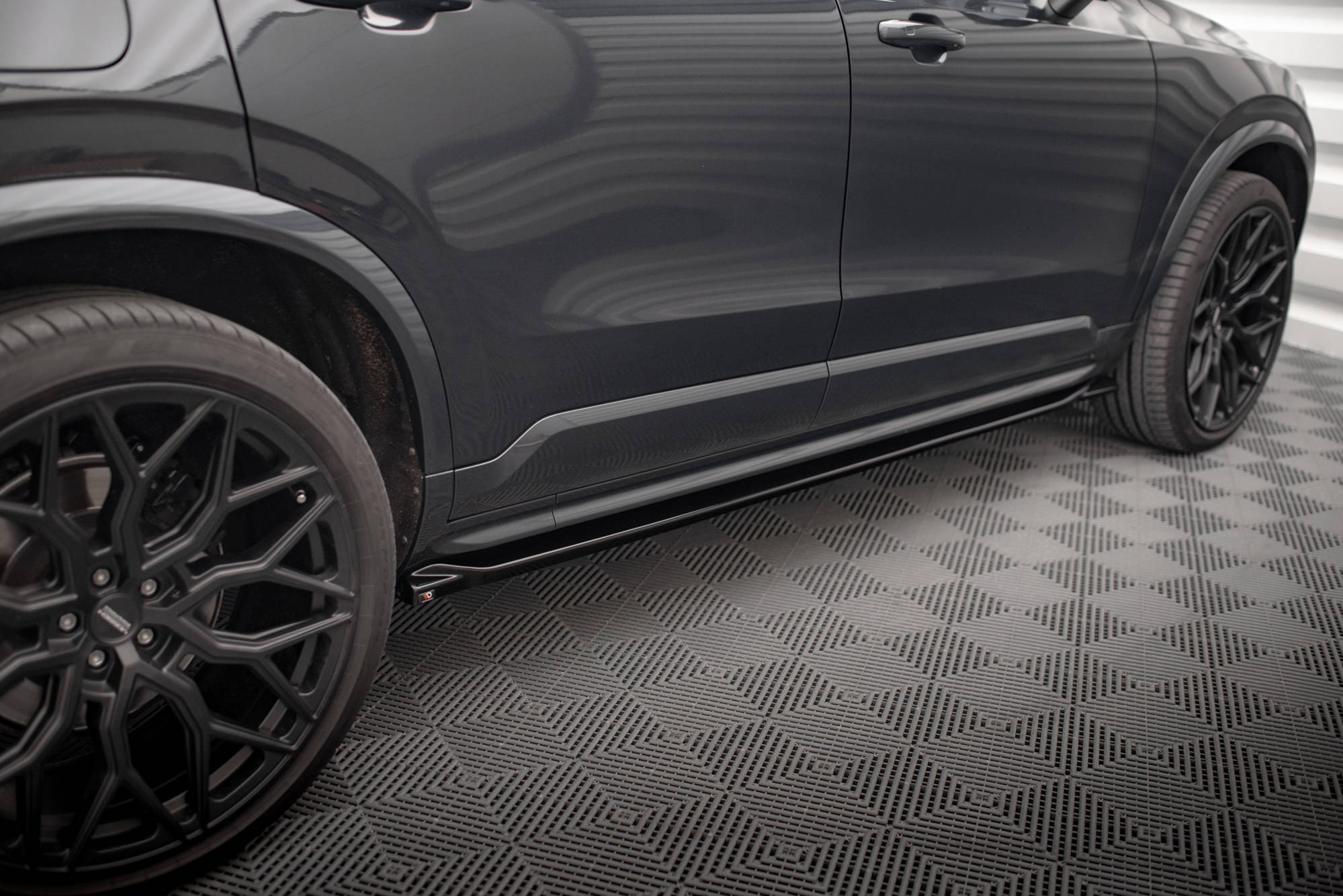 Side Skirts Diffusers Volvo XC90 R-Design Mk2 Facelift - Image 3