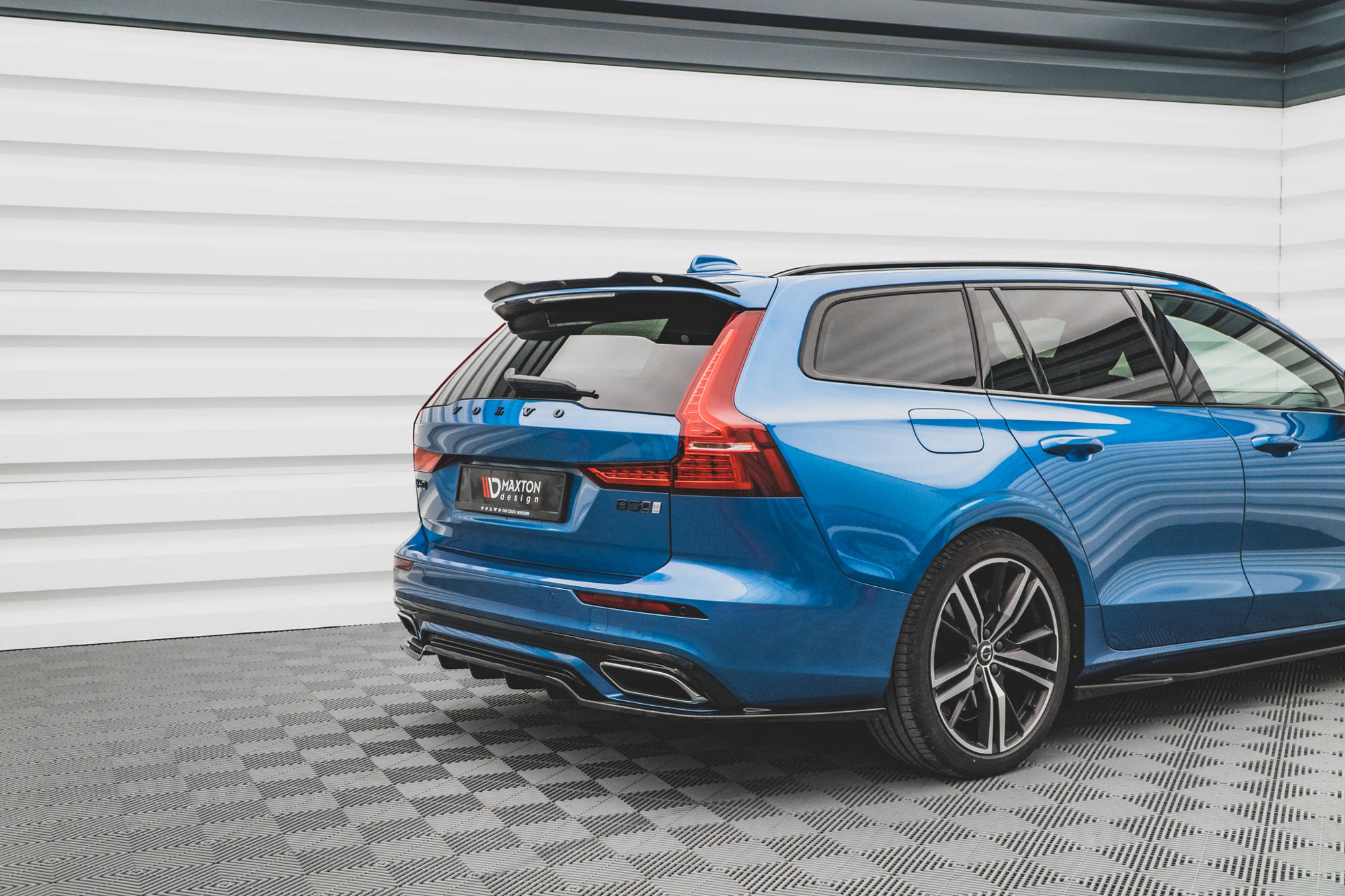 Spoiler Cap Volvo V60 R-Design Mk2 - Image 3