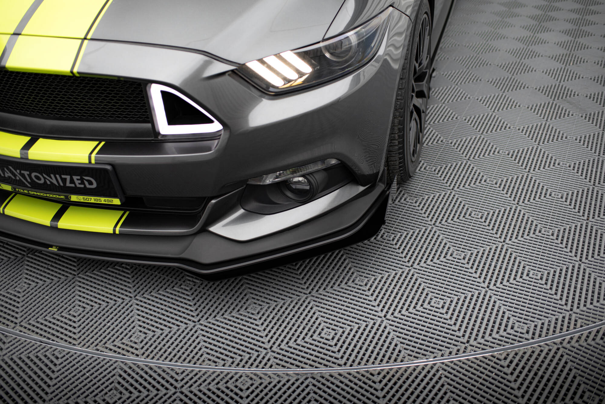 Street Pro Front Splitter + Flaps Ford Mustang GT Mk6 - Image 4