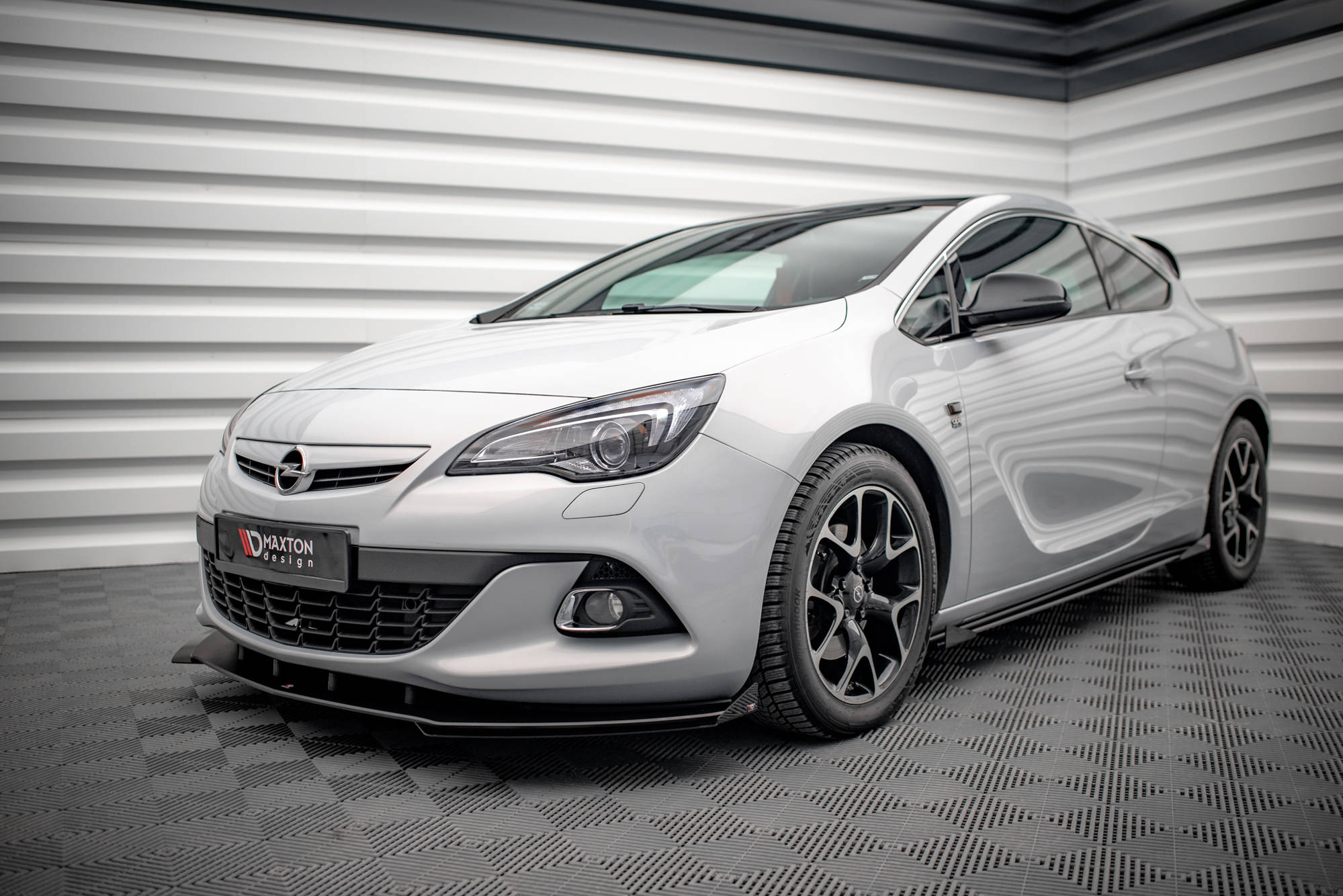 Street Pro Front Splitter V.1 + Flaps Opel Astra GTC OPC-Line J - Image 3