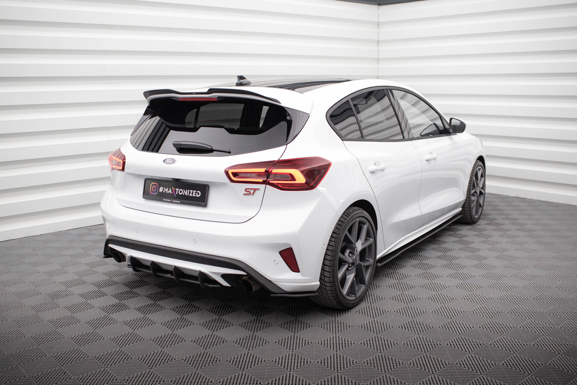 Street Pro Rear Side Splitters Ford Focus ST Mk4 - Image 2