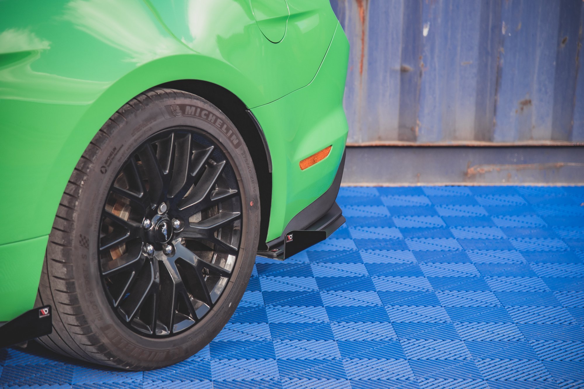 Street Pro Rear Side Splitters V.1 + Flaps Ford Mustang GT Mk6 Facelift - Image 2