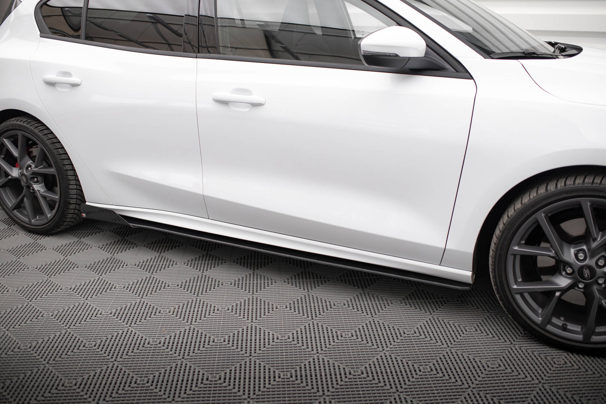 Street Pro Side Skirts Diffusers + Flaps Ford Focus ST / ST-Line Mk4 - Image 3