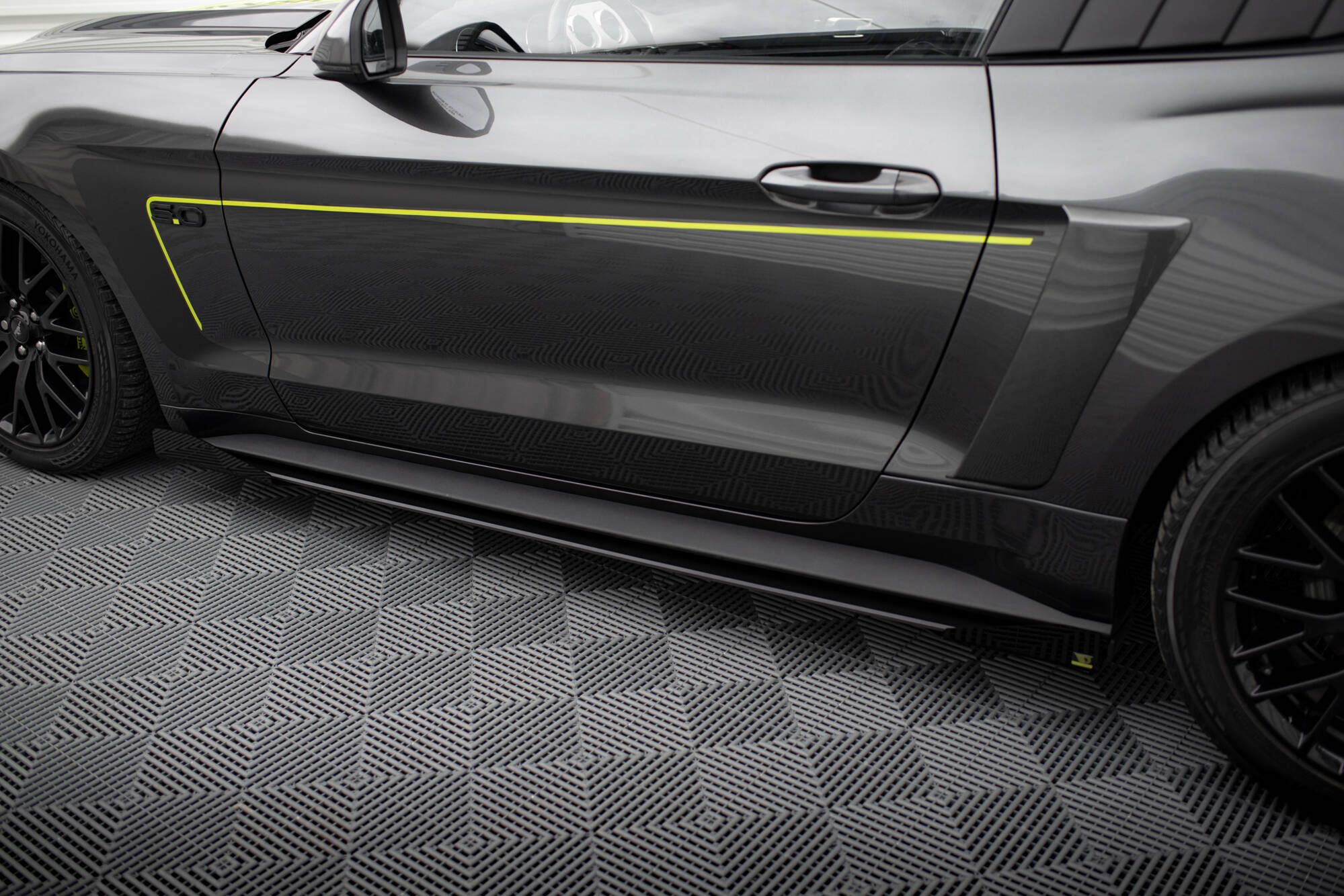 Street Pro Side Skirts Diffusers + Flaps Ford Mustang GT Mk6 - Image 3