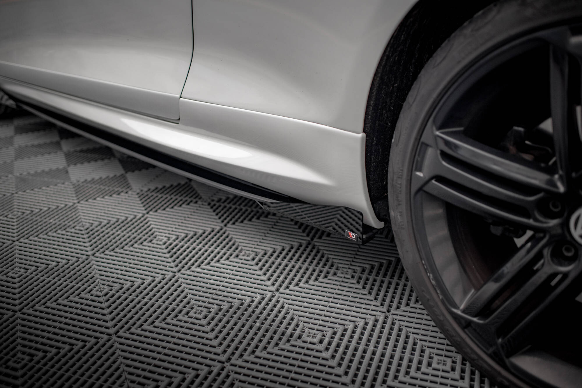 Street Pro Side Skirts Diffusers + Flaps Volkswagen Scirocco R Mk3 - Image 4
