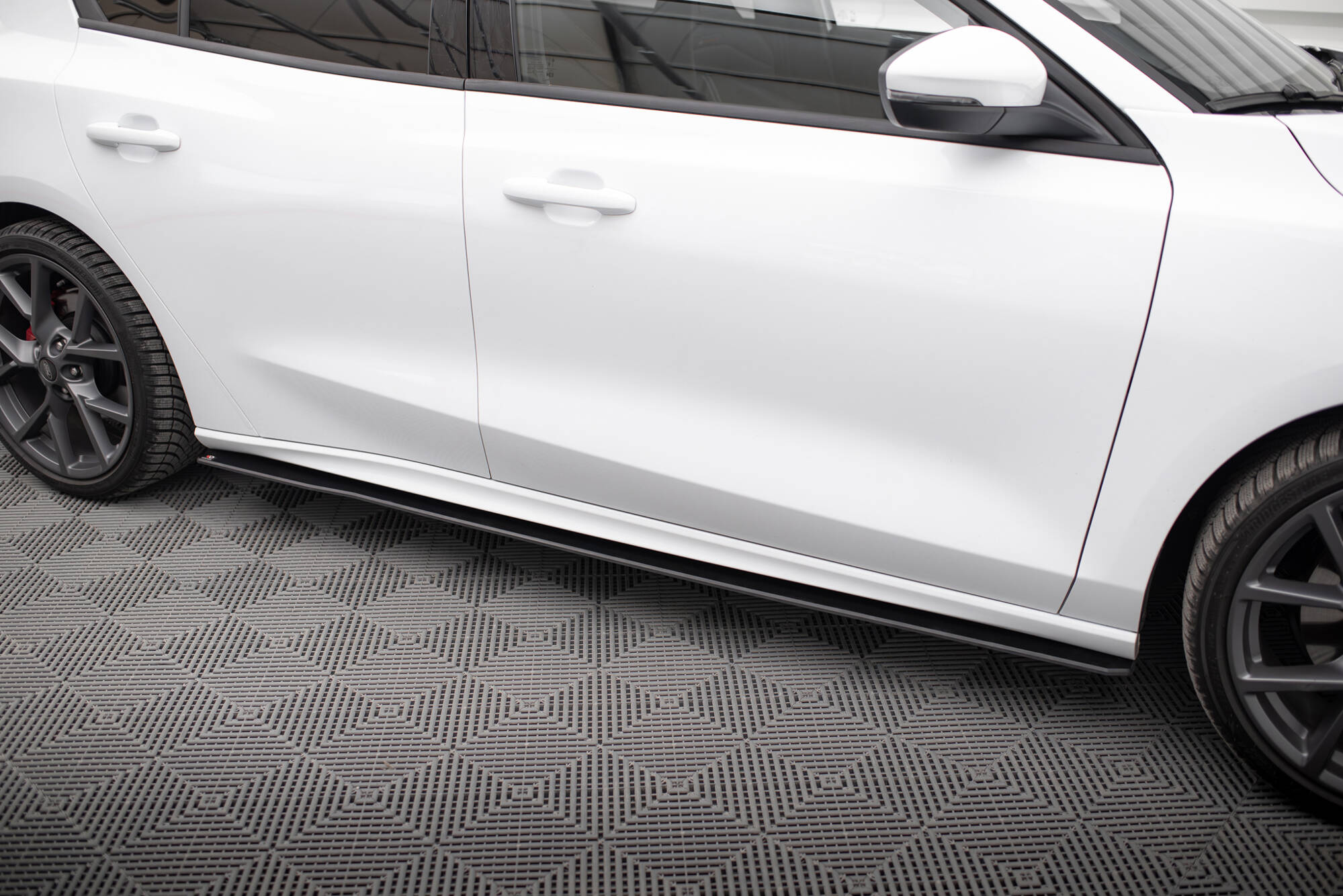 Street Pro Side Skirts Diffusers Ford Focus ST / ST-Line Mk4 - Image 2
