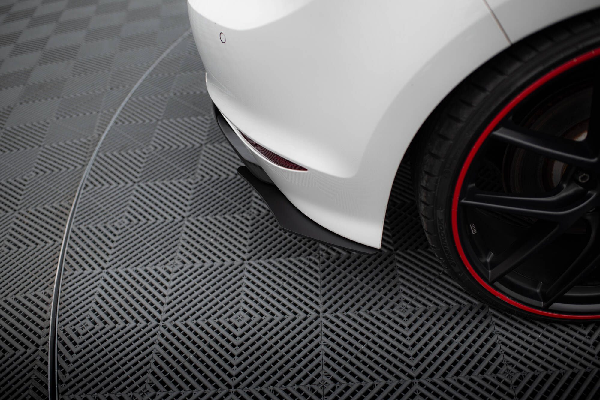 VW GOLF 7 R Hatchback REAR DIFFUSER & REAR SIDE SPLITTERS - Image 3
