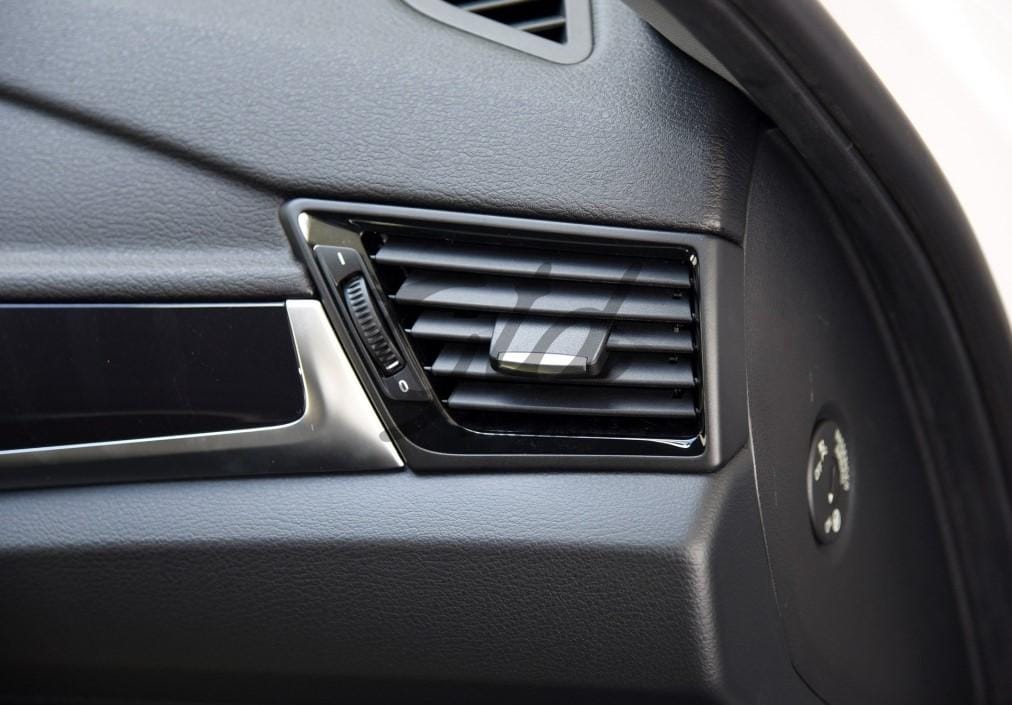 Grelha Ventilação Frontal Direita Preto Brilhante BMW X1 E84 2010-2015 - Image 2