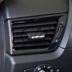 Alternative view of Moldura P/ Grelha Ventilação Frontal Esquerda Preto Brilhante BMW X1 E84 2010-2015