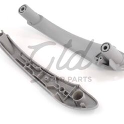 Alternative view of Puxador Frontal Esquerdo Cinza Mercedes-Benz Classe C W203 2000-2007